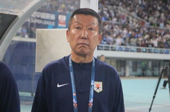 图为:荣获终身成就奖的老演员唐纳德·萨瑟兰。